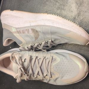 Women's Nike Winflo Zoom 8, size 9, like new, light green and silver, beautiful